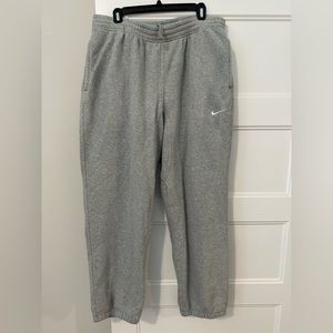 Men’s Nike Gray Sweatpants XL.